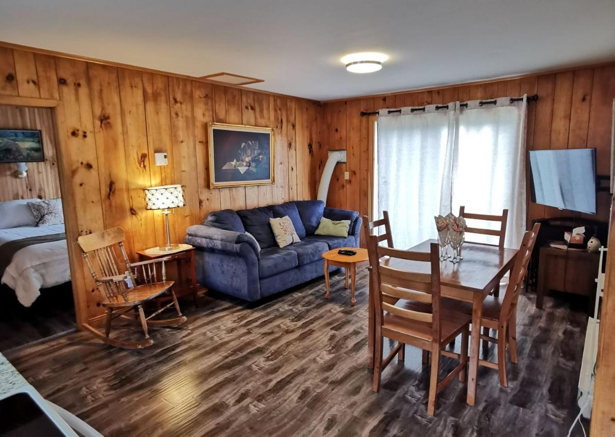 Knotty Pine Cottages, Suites & Motel Rooms Ingonish Exterior photo