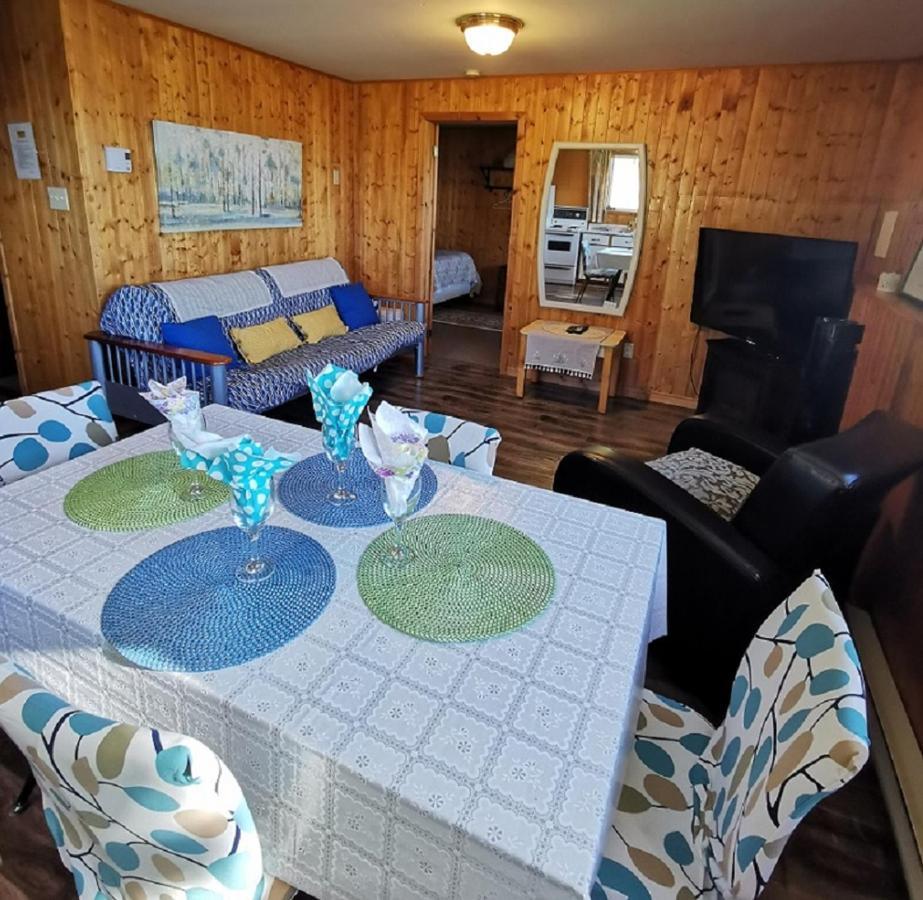 Knotty Pine Cottages, Suites & Motel Rooms Ingonish Exterior photo