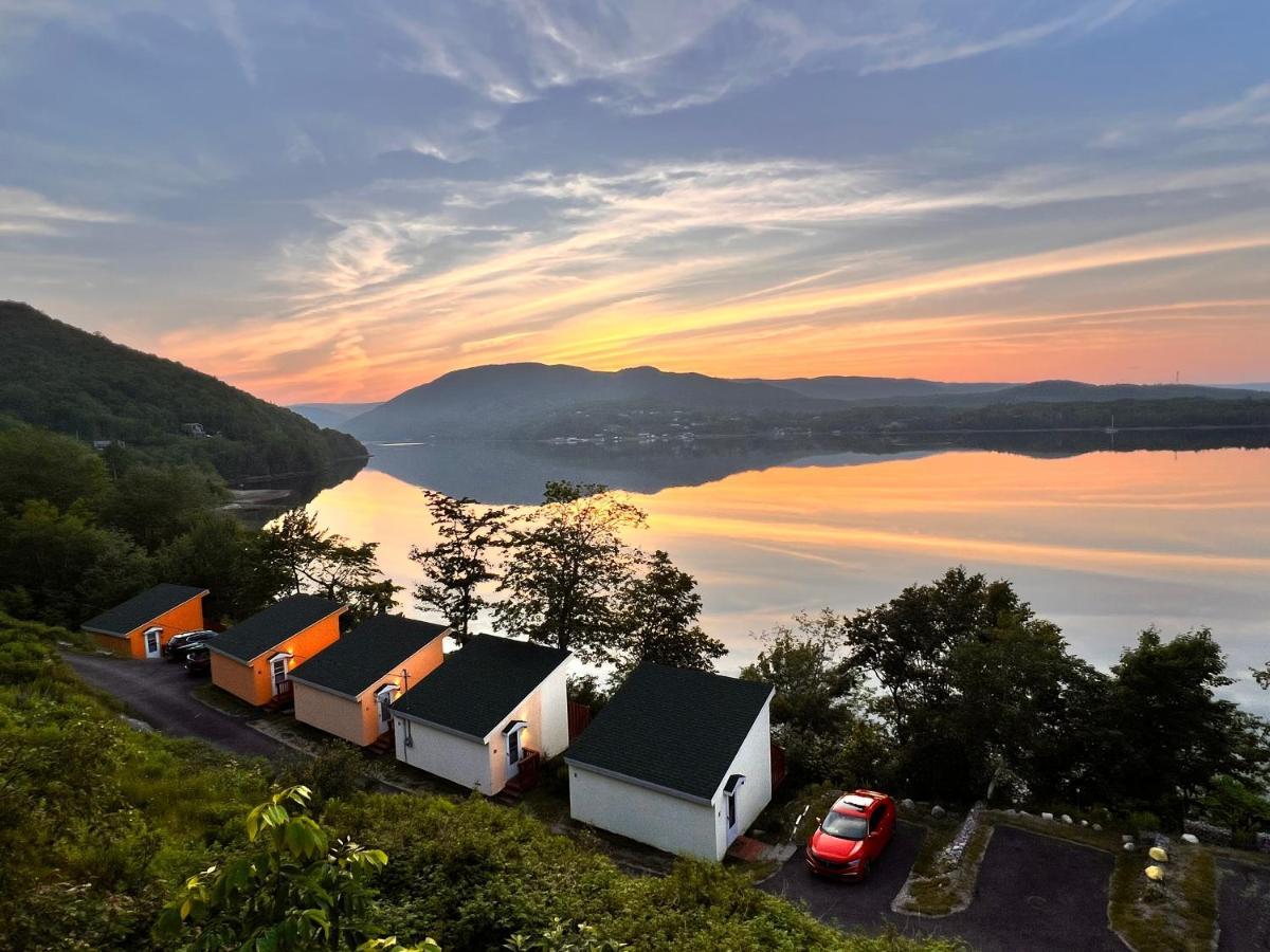 Knotty Pine Cottages, Suites & Motel Rooms Ingonish Exterior photo