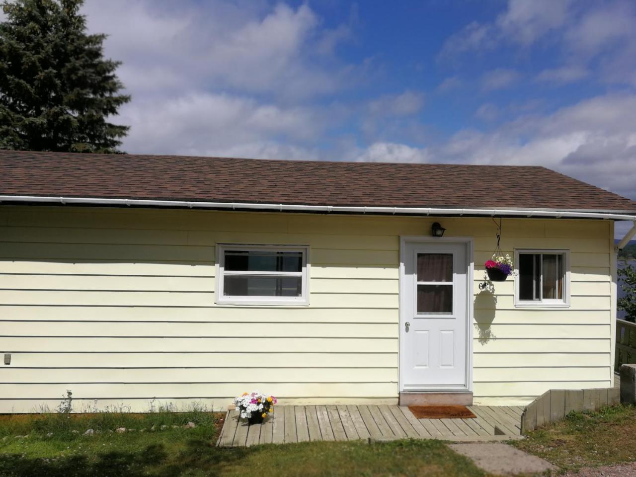 Knotty Pine Cottages, Suites & Motel Rooms Ingonish Exterior photo