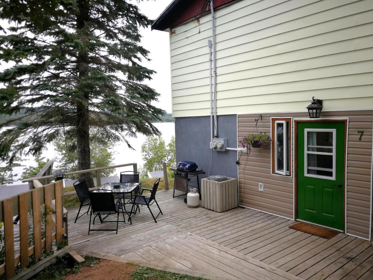 Knotty Pine Cottages, Suites & Motel Rooms Ingonish Exterior photo