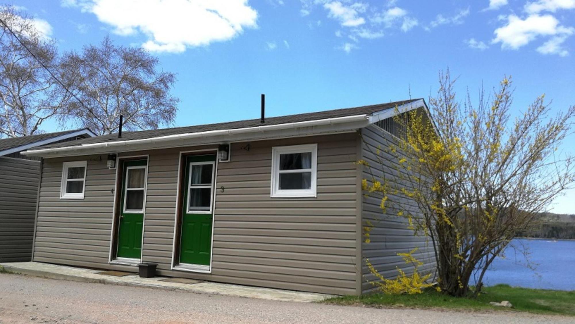 Knotty Pine Cottages, Suites & Motel Rooms Ingonish Exterior photo