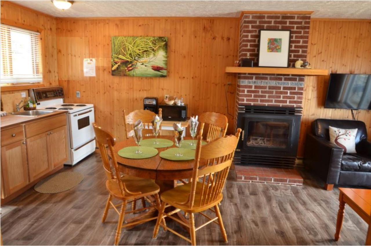 Knotty Pine Cottages, Suites & Motel Rooms Ingonish Exterior photo