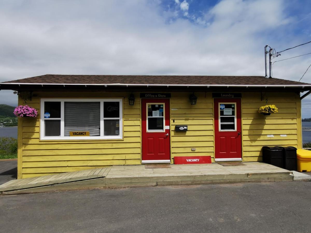 Knotty Pine Cottages, Suites & Motel Rooms Ingonish Exterior photo