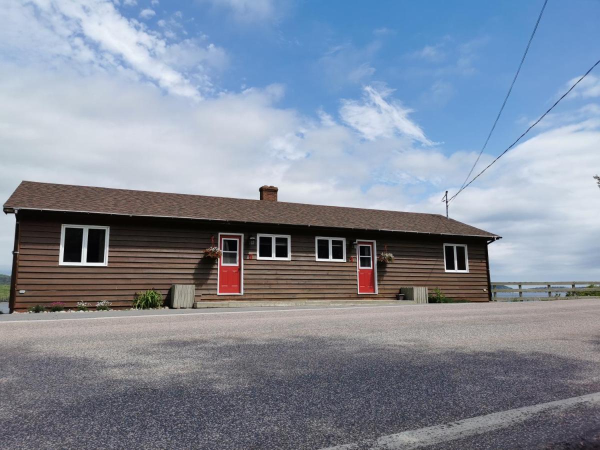 Knotty Pine Cottages, Suites & Motel Rooms Ingonish Exterior photo